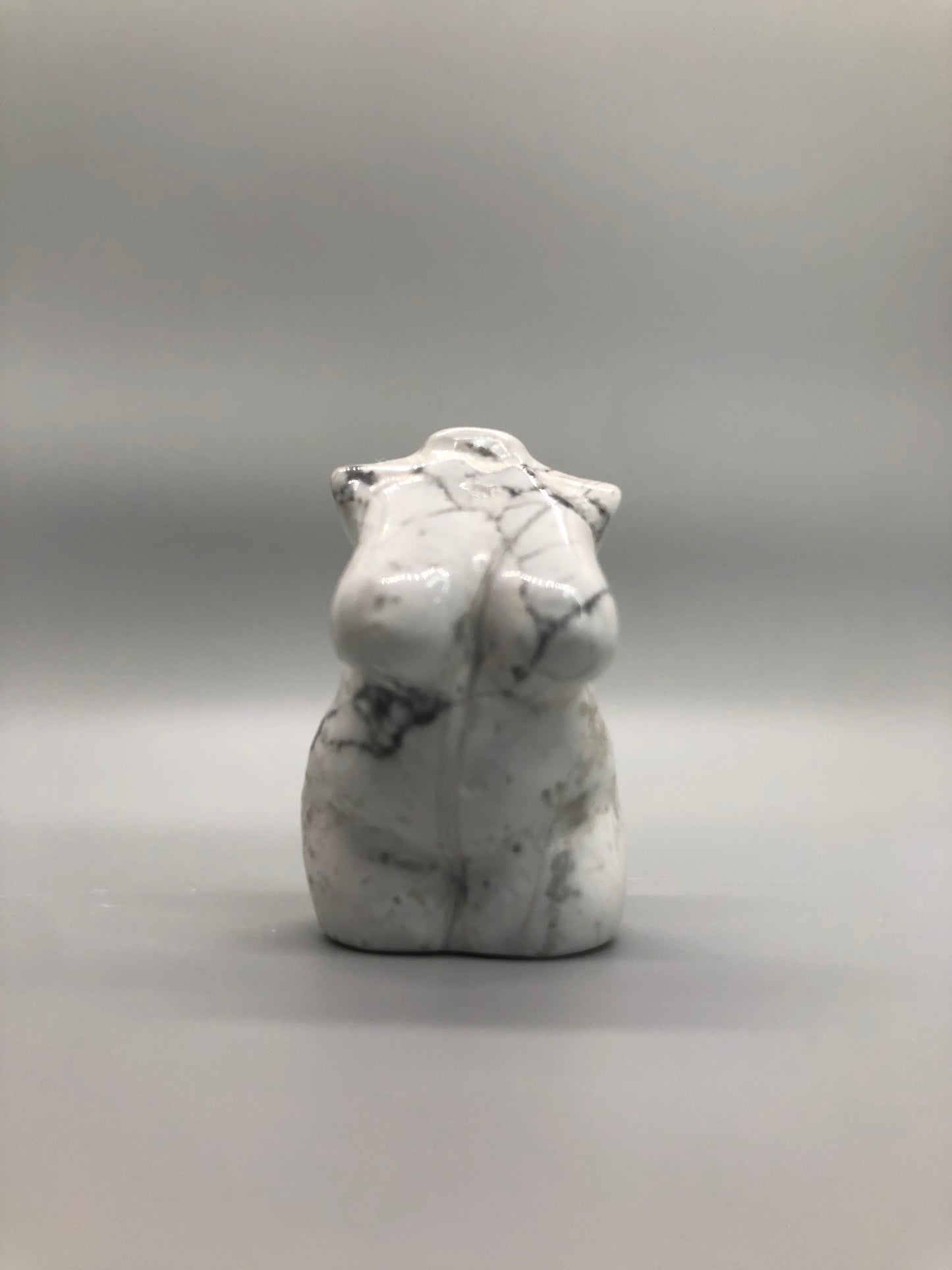Mini Howlite Size Queen Body Carving