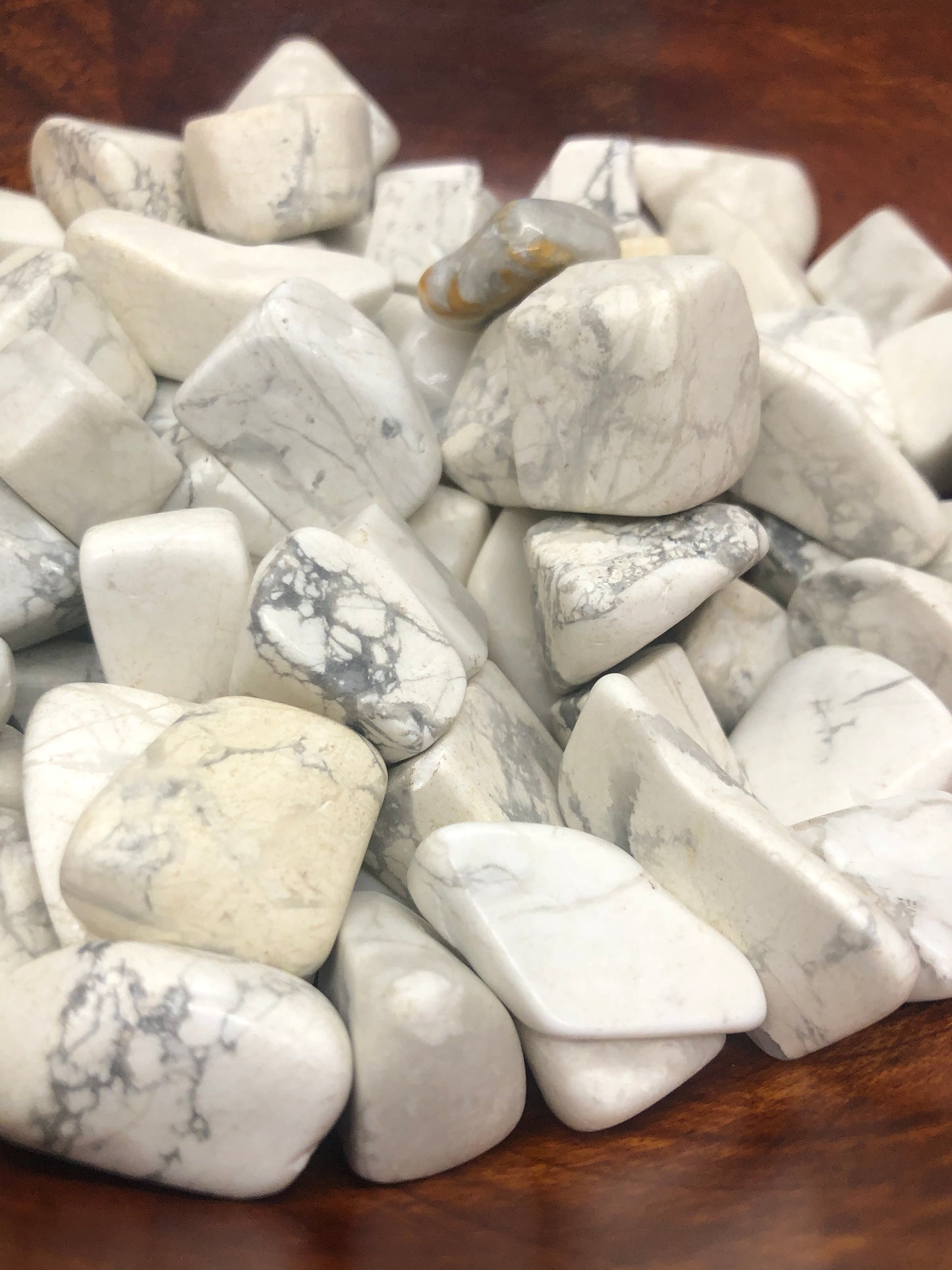 Howlite Tumble